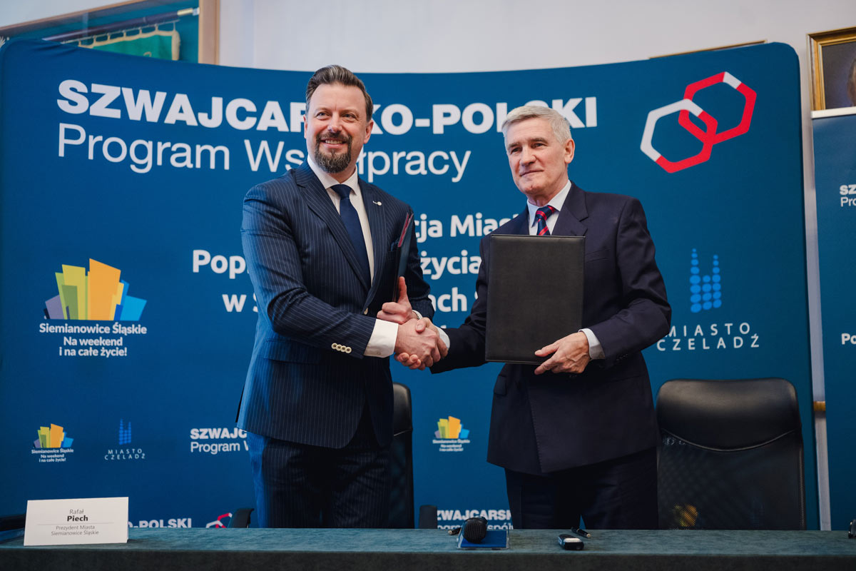 Uścisk dłoni prezydenta Rafała Piecha oraz burmistrza Zbigniewa Szaleńca.