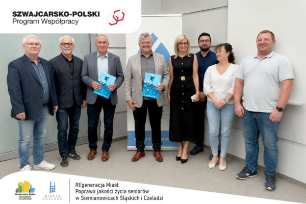 Na zdjęciu, od lewej stoją: Dariusz Šustik, Grzegorz Krowiak, Krzysztof Zawiła, Piotr Komraus, Agnieszka Świaczny, Szymon Korfanty, Agnieszka Walaszczyk, Łukasz Świgoniak.